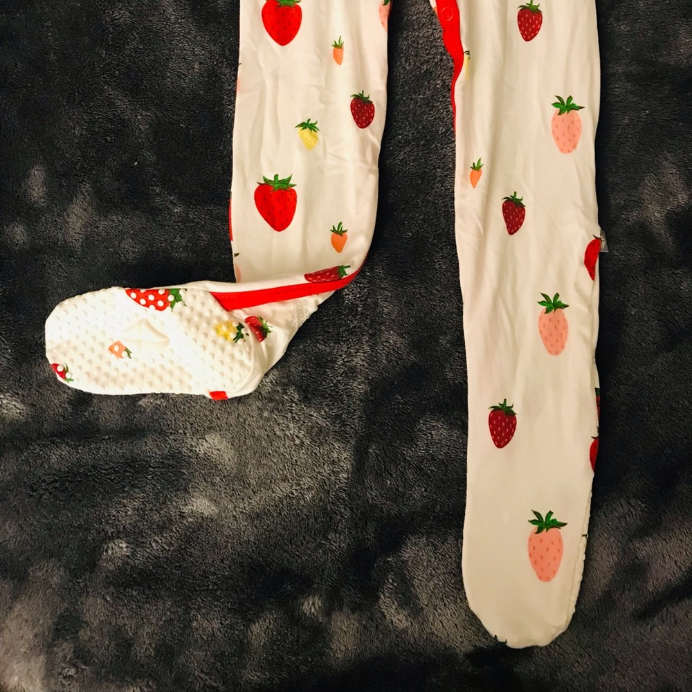 Kyte Baby Onepiece Strawberries - Picture 2 of 7